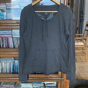 H&M LongSleeve Charcoal Grey Tee Shirt Kangaroo Pocket Rolled Hem Size Large.